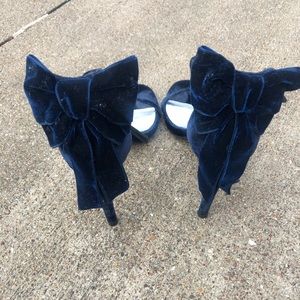 Stuart Weitzman Blue velvet bow high heel Size 7.5